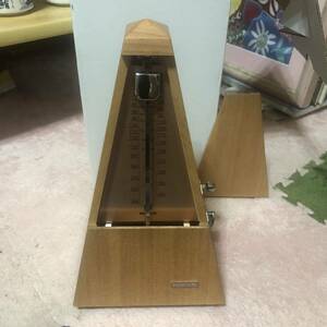 [ beautiful goods ][ waste number ] NIKKO wooden metronome .106