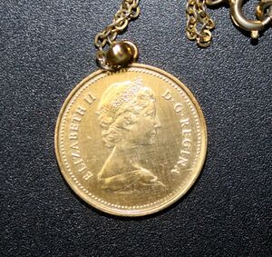 カナダ 1セント1981年 金貨（レプリカ）ネックレス／エリザベス女王2世、メイプルリーフ、コイン 、アンティーク