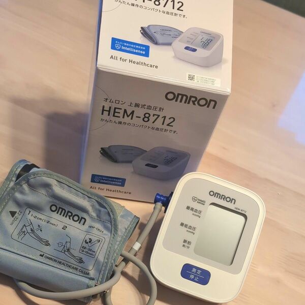 オムロン 上腕式血圧計 電池式 HEM-8712
