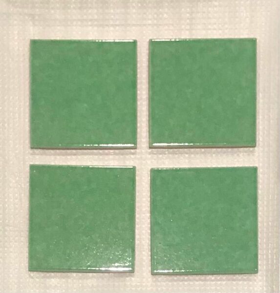 タイル　10cm × 10cm 厚さ1cm 緑色　4枚