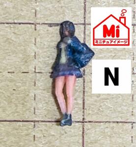 Nゲージ　JK 制服　女子高生　フィギュア　1/64より小　鉄道模型　ジオラマに　リアルフィギュア　ミニチュアイメージ　完成品