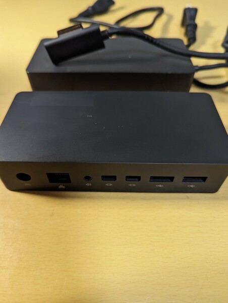 Microsoft Surface Dock ドッキングステーション　PF3−00010 中古