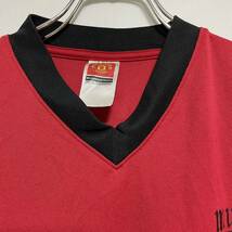 Manchester United Official Merchandise マンチェスターユナイテッド 半袖Tシャツ Mサイズ 赤 Vネック_画像3