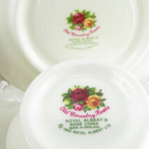 美品 ROYAL ALBERT ロイヤルアルバート オールドカントリーローズ ティーカップ＆ソーサー 2客 ペア 花 バラ 薔薇 紅茶 英国 SU6061E_画像4