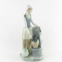 美品 LLADRO リヤドロ NAO フィギュリン 陶器人形 置物 水汲み 女性 オブジェ SU6333K_画像1