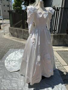 ⑮u971◆Kanebo Bridal◆ウエディングドレス 光沢 刺繍 ホワイト リボン 袖付き パール調 ブライダル 舞台衣装 ロングトレーンドレス