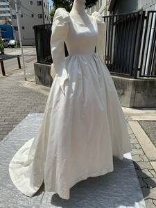 ⑮u973◆Reina◆ウエディングドレス シンプル ホワイト/白 リボン 3881 5T～7Tサイズ 袖付き ブライダル 舞台衣装 ロングトレーンドレス
