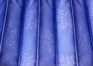 トラックカーテン リヤカーテン プリーツ 薔薇ブルー 1級遮光 ベット後カーテン 巾85㎝ｘ丈70㎝ 左右２枚入り