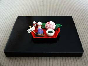 Art hand Auction Miniature / Resin clay / Rainy season 3 / Miniature Japanese tableware included / Friendly parent and child Terubozu, Hydrangea, Billboard, Japanese sweets and Kuromoji on a plate, Matcha tea bowl/cute, Clay crafts, Polymer clay, Finished Product