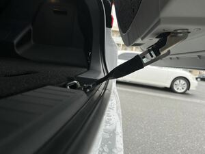 ドアストッパー 車用ドアロック 車中泊 車内換気 バックドア 半開保持 傷つき防止カバー 収納袋付 取り付け簡単 汎用