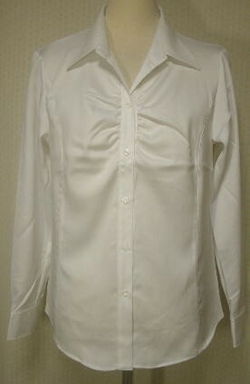 【白　シャツ！】レディス　　胸ギャザー　長袖　シャツ　ブラウス（抜き衿）＜オフ白：Ｌサイズ＞優しいパウダーソフト＆ストレッチ:1607