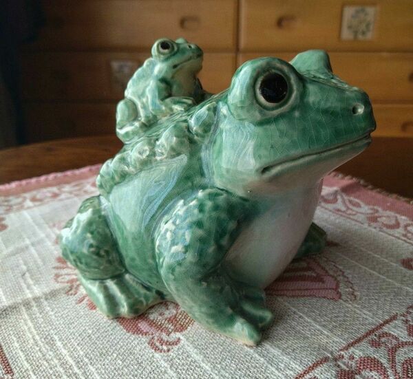 親子カエル　６号　陶器製　緑