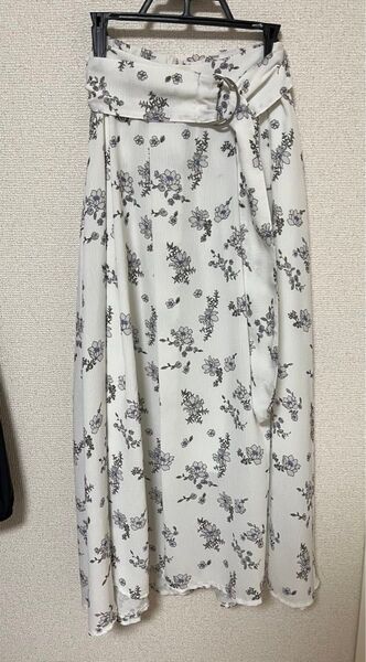 最終値下げ ozoc 白 花柄スカート