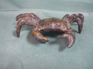 蟹の置物　カニ　銅製　重量約１６０ｇ　古いカニの置物です　オブジェ　