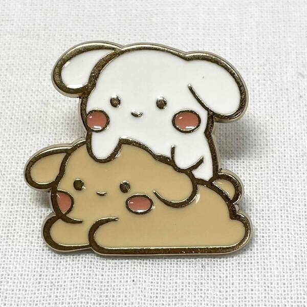 【ピンバッジ】子犬 2匹 犬団子 くっつき 癒し かわいい ぽてぽて
