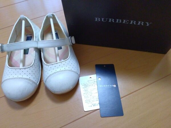 【難あり】BURBERRY フォーマルシューズ 17cm ホワイト白 発表会 結婚式 入園卒園 子供キッズ女の子バーバリー三陽商会