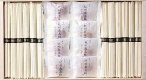 夏の贈り物お中元 紀州南高梅・讃岐うどん詰合せ(木箱入) 讃岐うどん(50g)×12、紀州南高梅はちみつ漬け×8