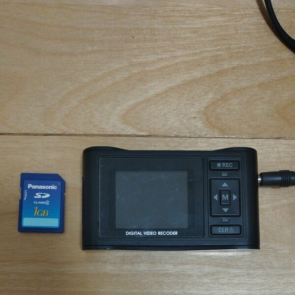 ドライブレコーダー、防犯カメラ、動体検知機能あり、1GBのSDカード付き