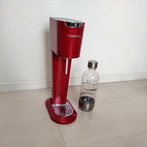 送料無料★ソーダストリーム作動確認済み　 炭酸水メーカー sodastream 専用ボトルはオマケです。　