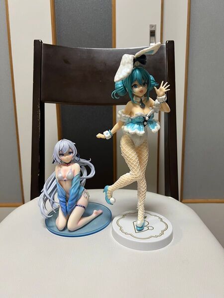 美品 2セット初音ミクバニーガール、米白粕氏オリジナルイラストあくあちゃ