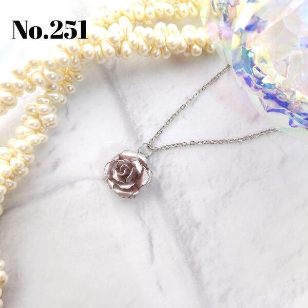 No.251 薔薇ネックレス