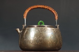 v старый предмет .v [ маленький . гора .] масса 447g оригинальный серебряный 99% серебряный бутылка зеленый чай горячая вода . заварной чайник чайная посуда золотой . чайная посуда времена предмет старый серебряный чай . чай кувшин "hu" 