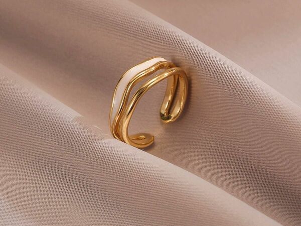 リング 指輪 ゴールドカラー　雲母モチーフ　韓国大人気リング　フリーサイズ　レディ　インスタ　ファッション　かわいい　おしゃれ