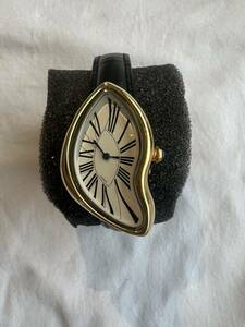 ノーブランド　カルティエ、チャーチルのクラッシュをモデルにしたクオーツ腕時計