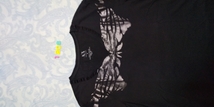1208アルマーニエクスチェンジ PVCイーグルマークとロゴ装飾首回りビーズ装飾　Vネック　半袖 Tシャツ ミラノ渋谷 AX　エンポリオ_画像3