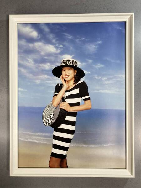 ●額装品 中森明菜 貴重写真 大型A3サイズ(約42cm×約32cm)額入り ポスター風 アートフレーム 送料無料 DN04