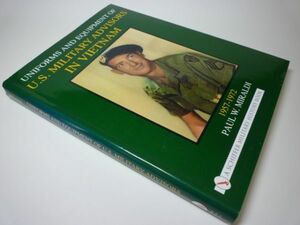 YHC14 [ иностранная книга ]UNIFORMS AND EQUIPMENT OF U.S.MILITARY ADVISORS IN VIETNAM