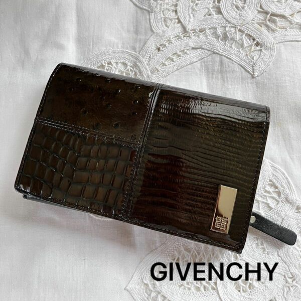 GIVENCHYジバンシー　二つ折財布