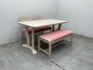 カリモク家具