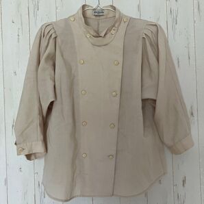 肩パッド付きブラウス