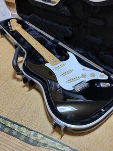 Fender JAPAN Stratocaster Hybrid 50s ブラック ＋ SKBハードケースFS-6本日値下げ