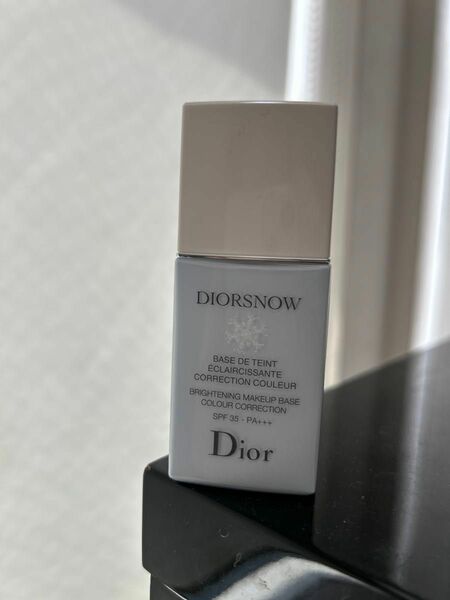 dior スノーメイクアップベース　UV35 ブルー