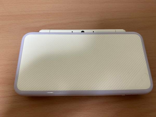 美品 Newニンテンドー2DS LL ラベンダー 保護フィルム貼り付け済 本体のみ