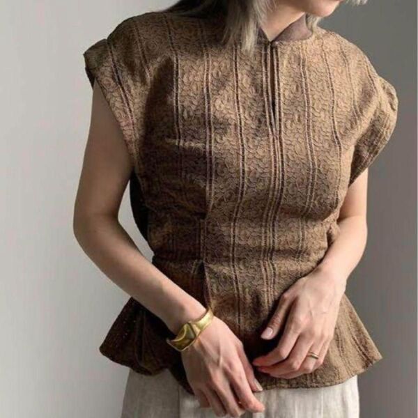 AMERI LACE SHORT TUCK TOP タグ付き