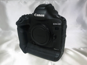 キヤノン Canon EOS 1DX Mark II ボディ デジタル一眼レフカメラ メモリーカード2枚、カードリーダー2個付き【中古】