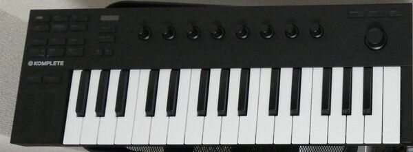 NATIVE INSTRUMENTS MIDIコントローラー KONTROL M32