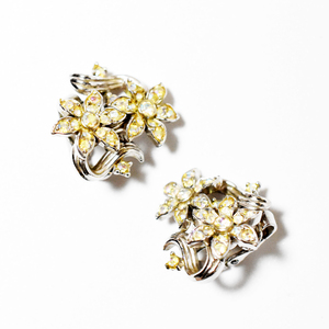 Vintage Trifari 1950s'　silvermetal×aurora rhinestone flower motif earrings