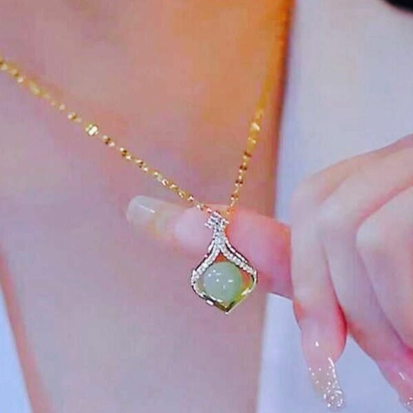ネックレス ゴールド×グリーン 翡翠風 CZダイヤモンド 韓国 エメラルド 大人かわいい おしゃれ プレゼント