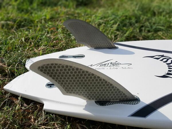  TWIN-KEEL-FIN　FCS2 ツインフィン