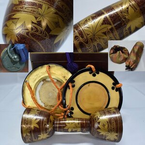  small hand drum finest quality pear ground . leaf . water lacqering step hand plane eyes carving leather ( leather ) lacqering small hand drum box era traditional Japanese musical instrument . comfort god comfort talent comfort 