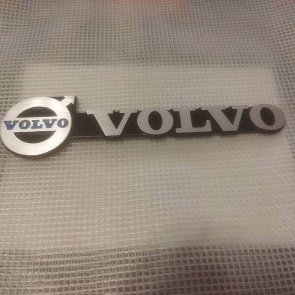 【ゆうパケット送料込】VOLVO(ボルボ) エンブレム 縦4cm×横16cm×厚4mm アルミ製 送料無料 ①