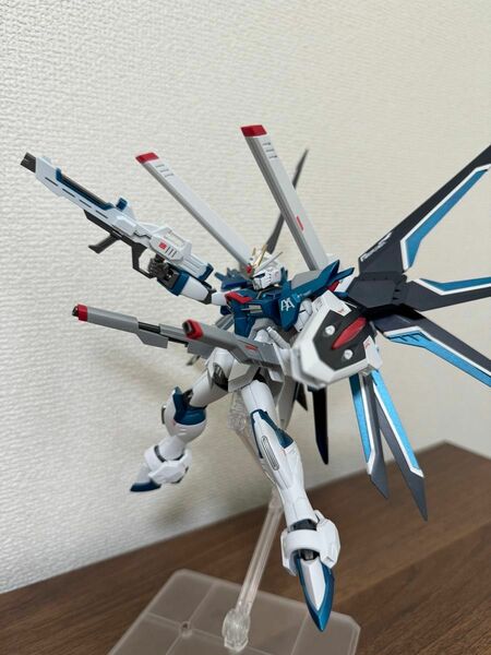 塗装済み完成品　ライジングフリーダム HG