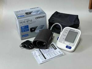 美品 オムロン 血圧計 上腕式血圧計 HEM-8713