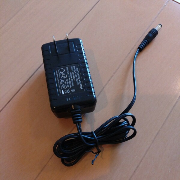 SWITCHING ADAPTER ACアダプター FJ-SW1202000P 100-240V 50-60HZ 0.6A 12V 2000ma 