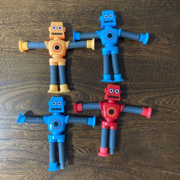 クレーンゲーム 伸びるロボット4人