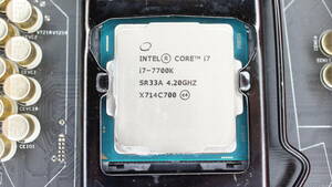 【LGA1151・Up to 4.5GHz・倍率可変】Intel インテル Core i7-7700K プロセッサー